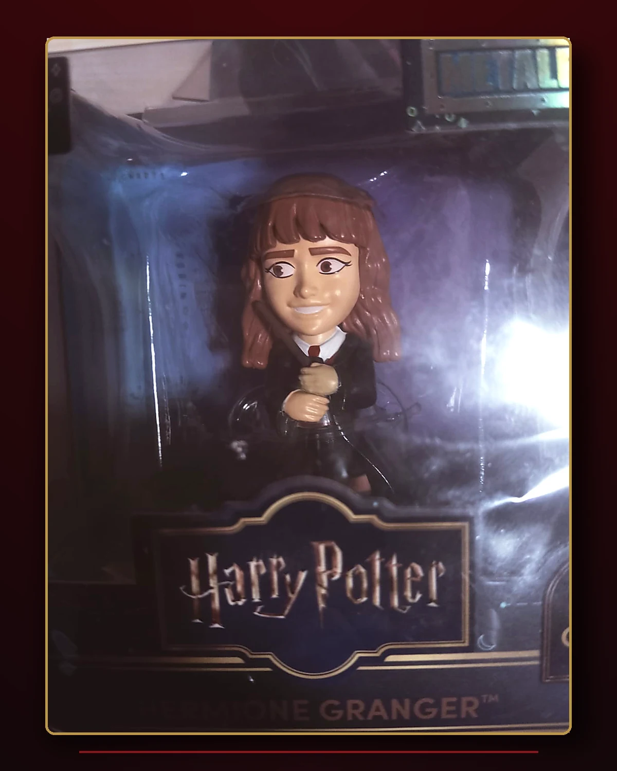 Detalle frontal de la figura coleccionable de Hermione Granger